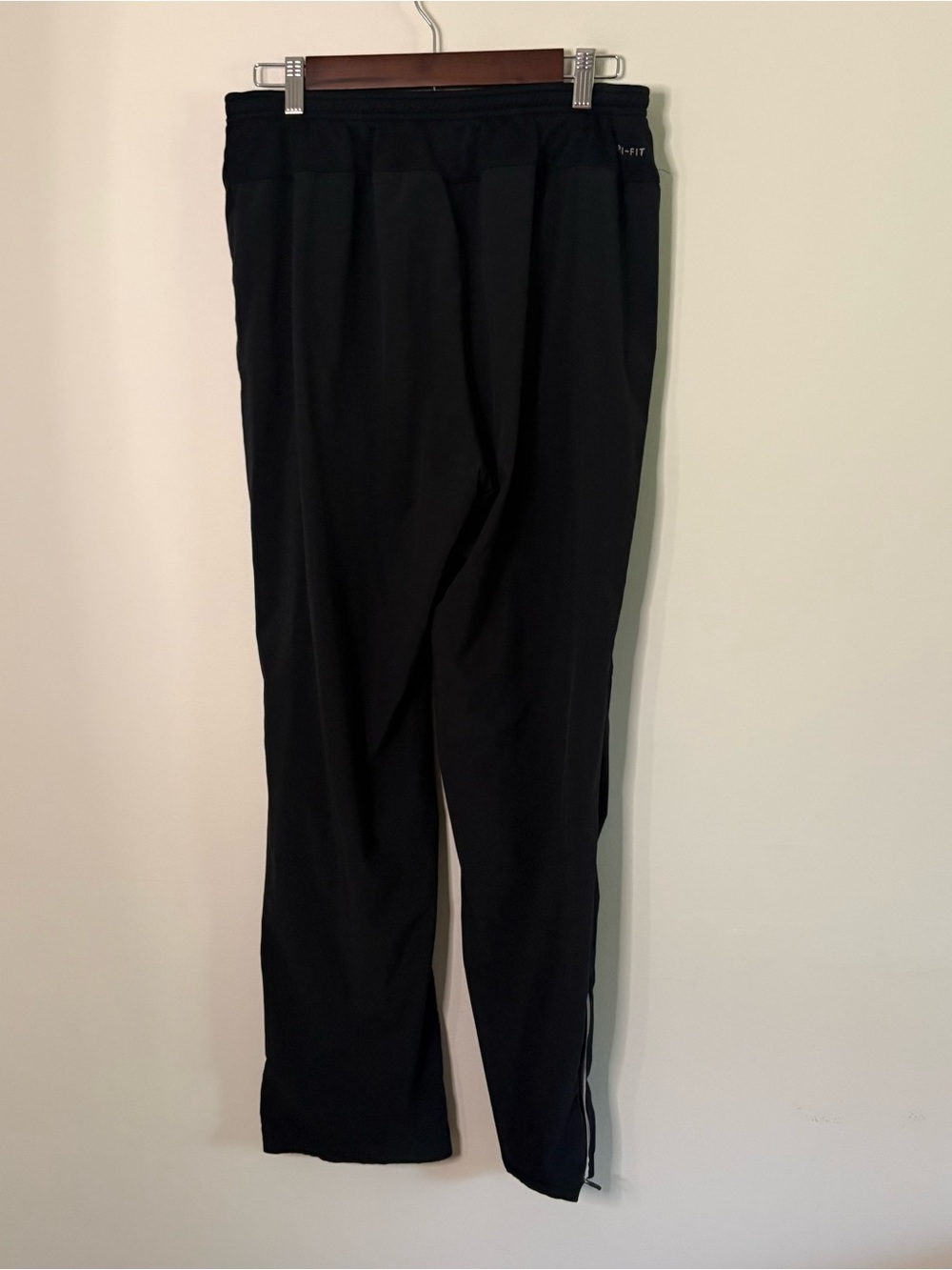 Nike Dri Fit Men’s Large Black Gym Pants Windpants Zip Ankles Sporty W7